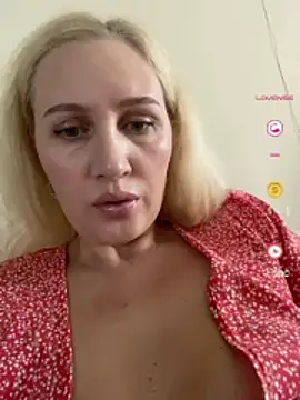 Snapshot of YourBlondee chatting on 07.15.26 YourBlondee online show from 07.15.26