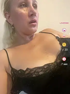 Snapshot of YourBlondee chatting on 07.18.26 YourBlondee online show from 07.18.26