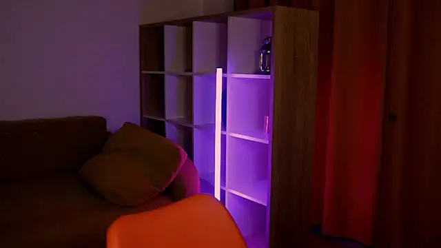 Snapshot of ItsAlisia chatting on 12.18.25 ItsAlisia online show from 12.18.25