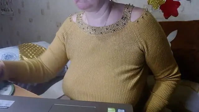 QueenLana online show from 02.12.25