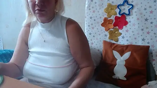 QueenLana online show from 10.17.25