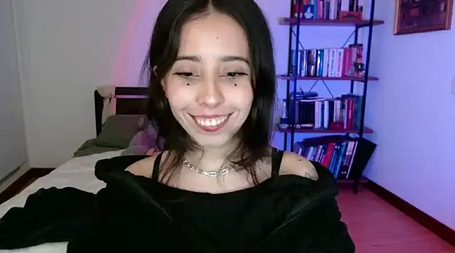 Snapshot of babyluna_8_8 chatting on 12.31.24 babyluna 8 8 online show from 12.31.24