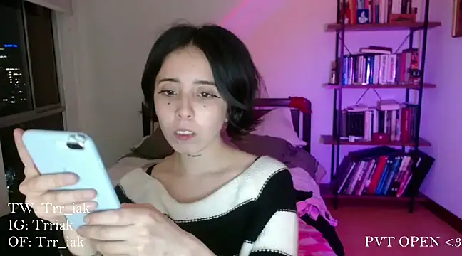 Snapshot of babyluna_8_8 chatting on 01.28.25 babyluna 8 8 online show from 01.28.25