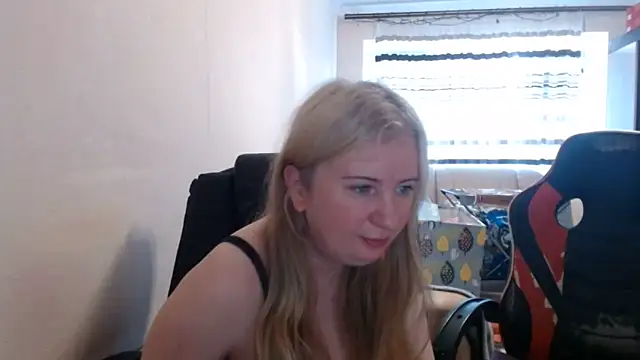 Snapshot of PeterAndJen chatting on 06.17.26 PeterAndJen online show from 06.17.26