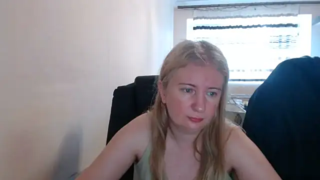 Snapshot of PeterAndJen chatting on 06.24.26 PeterAndJen online show from 06.24.26