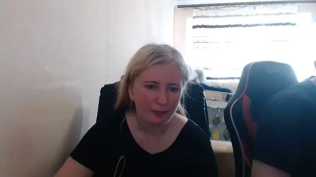 Snapshot of PeterAndJen chatting on 06.28.26 PeterAndJen online show from 06.28.26
