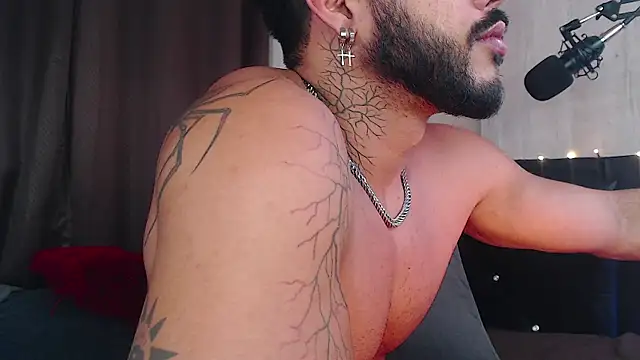 Snapshot of Artemis_Kazttman chatting on 12.08.24 Artemis Kazttman online show from 12.08.24