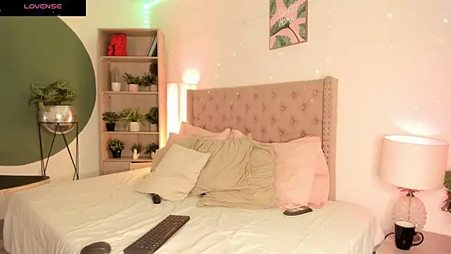 Snapshot of Snooky_Clinton chatting on 01.18.25 Snooky Clinton online show from 01.18.25