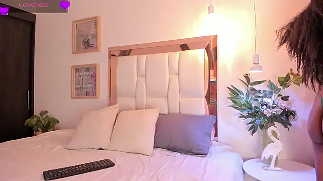 Snapshot of Snooky_Clinton chatting on 03.08.25 Snooky Clinton online show from 03.08.25