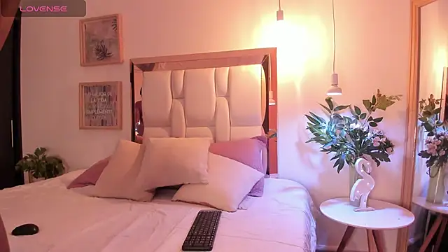 Snapshot of Snooky_Clinton chatting on 03.18.25 Snooky Clinton online show from 03.18.25