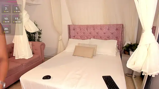 Snapshot of Snooky_Clinton chatting on 10.14.25 Snooky Clinton online show from 10.14.25