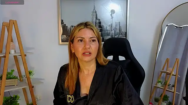 bella  adams online show from 10.20.25