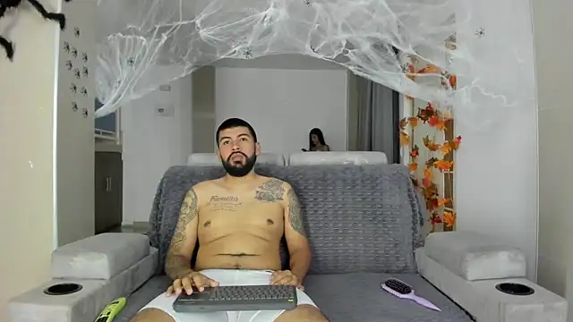 DulceRomance online show from 10.29.25