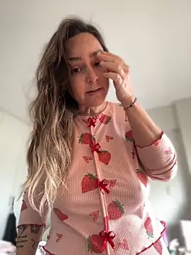 Snapshot of misslulipop chatting on 09.14.25 misslulipop online show from 09.14.25