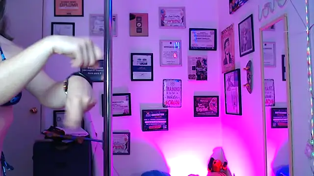 AhriSteele online show from 12.03.25