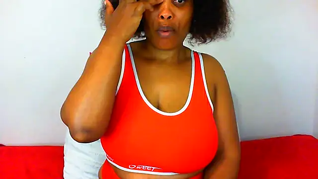 Snapshot of NAUGHTIECURVY chatting on 06.17.26 NAUGHTIECURVY online show from 06.17.26