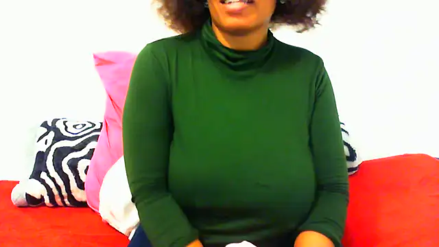 Snapshot of NAUGHTIECURVY chatting on 06.19.26 NAUGHTIECURVY online show from 06.19.26
