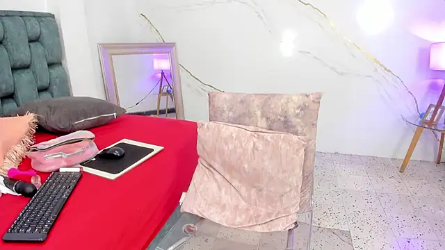 IsiisLovei online show from 11.15.25