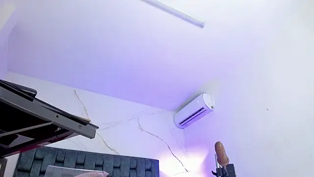 IsiisLovei online show from 11.17.25