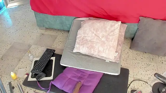 IsiisLovei online show from 04.08.26