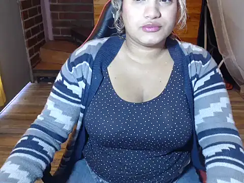 Snapshot of Hilarybunnyy chatting on 04.26.26 Hilarybunnyy online show from 04.26.26