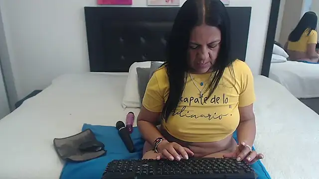 katiehotx online show from 10.24.25