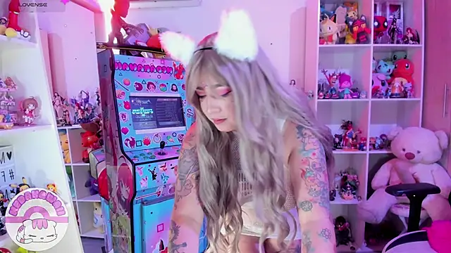 Snapshot of meda_kawaii_ chatting on 02.05.25 meda kawaii  online show from 02.05.25