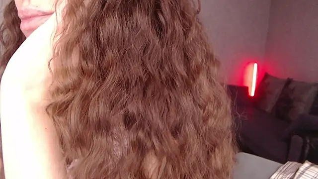 Snapshot of Varonica_Caprii chatting on 04.08.26 Varonica Caprii online show from 04.08.26