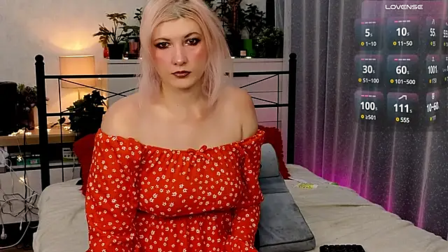 Snapshot of olisunny5 chatting on 12.17.24 olisunny5 online show from 12.17.24