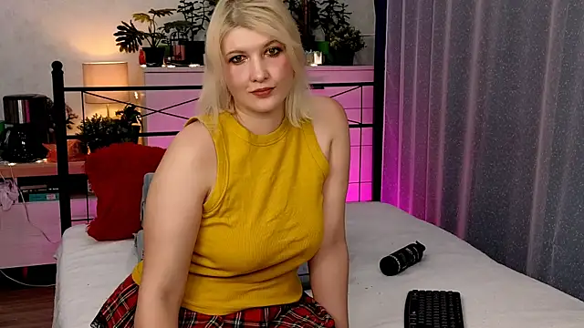 Snapshot of olisunny5 chatting on 01.14.25 olisunny5 online show from 01.14.25