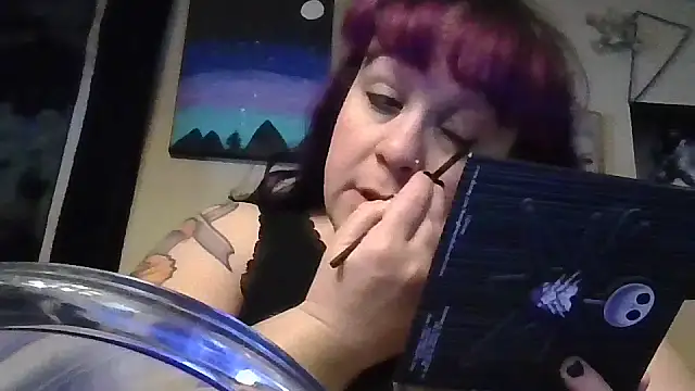 Snapshot of GothyBaby chatting on 10.12.25 GothyBaby online show from 10.12.25