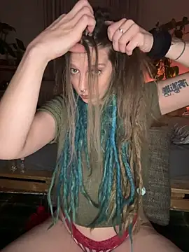 Snapshot of MenaDreadfull chatting on 02.01.26 MenaDreadfull online show from 02.01.26