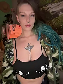 Snapshot of MenaDreadfull chatting on 02.10.26 MenaDreadfull online show from 02.10.26