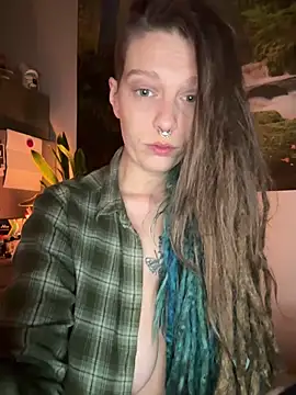 Snapshot of MenaDreadfull chatting on 02.18.26 MenaDreadfull online show from 02.18.26