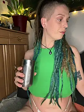 Snapshot of MenaDreadfull chatting on 03.12.26 MenaDreadfull online show from 03.12.26