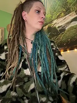 Snapshot of MenaDreadfull chatting on 03.23.26 MenaDreadfull online show from 03.23.26