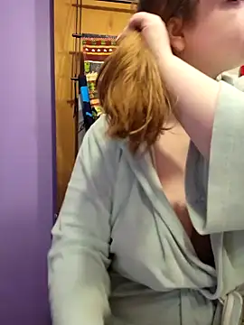 Snapshot of VelvetDiablo chatting on 12.21.24 VelvetDiablo online show from 12.21.24