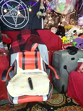 Snapshot of VelvetDiablo chatting on 12.31.24 VelvetDiablo online show from 12.31.24