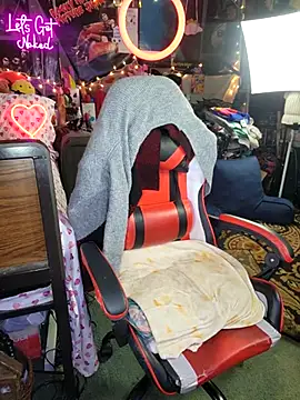 Snapshot of VelvetDiablo chatting on 02.18.25 VelvetDiablo online show from 02.18.25