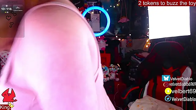 Snapshot of VelvetDiablo chatting on 02.19.25 VelvetDiablo online show from 02.19.25