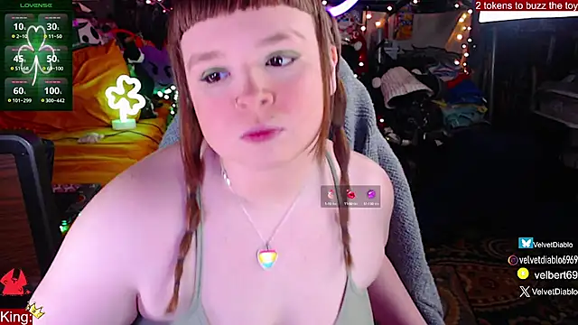 Snapshot of VelvetDiablo chatting on 03.18.25 VelvetDiablo online show from 03.18.25