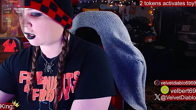 Snapshot of VelvetDiablo chatting on 09.17.25 VelvetDiablo online show from 09.17.25