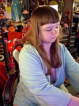 Snapshot of VelvetDiablo chatting on 10.10.25 VelvetDiablo online show from 10.10.25