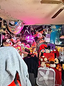 Snapshot of VelvetDiablo chatting on 11.22.25 VelvetDiablo online show from 11.22.25