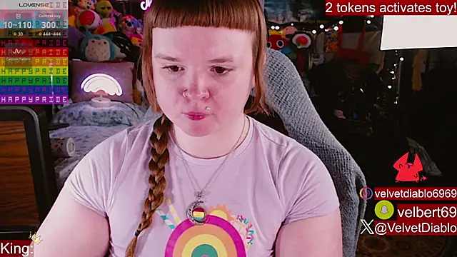 Snapshot of VelvetDiablo chatting on 06.11.26 VelvetDiablo online show from 06.11.26