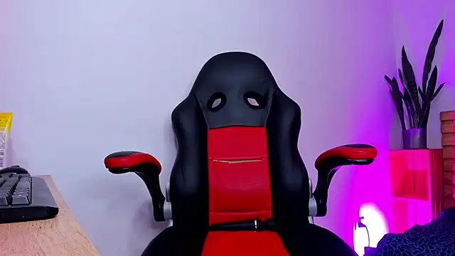 Snapshot of MaryJaneDove chatting on 02.07.25 MaryJaneDove online show from 02.07.25