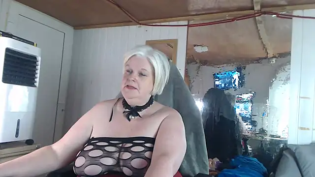 sexychazza16 online show from 09.25.25