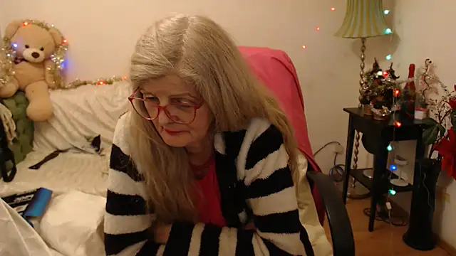 Snapshot of BlairFort chatting on 12.14.24 BlairFort online show from 12.14.24