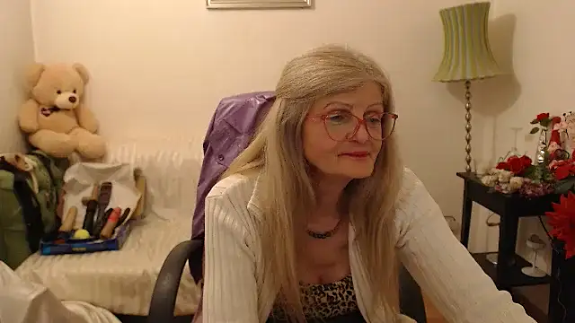 Snapshot of BlairFort chatting on 03.03.25 BlairFort online show from 03.03.25