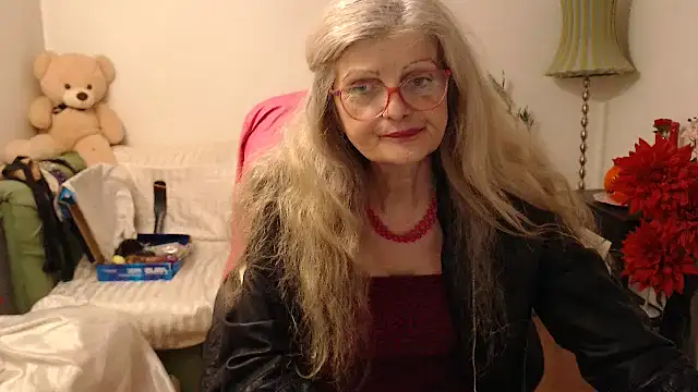 Snapshot of BlairFort chatting on 11.06.25 BlairFort online show from 11.06.25